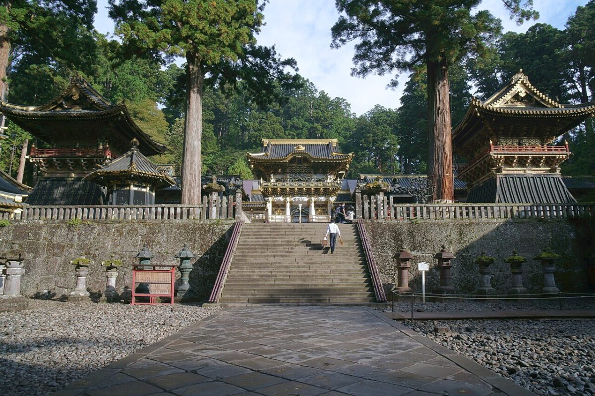 日光東照宮の陽明門と石段