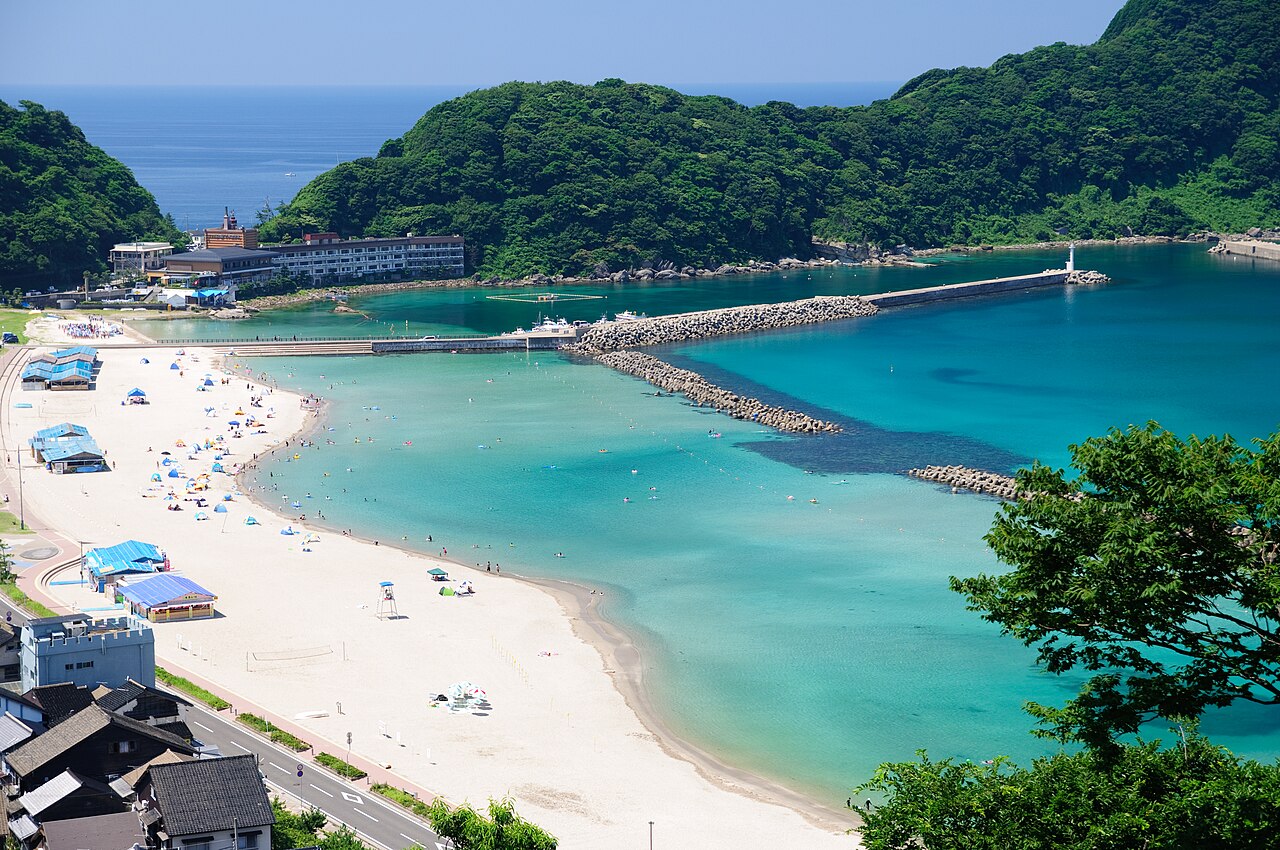 竹野濱海水浴場白砂海岸與清澈海灣