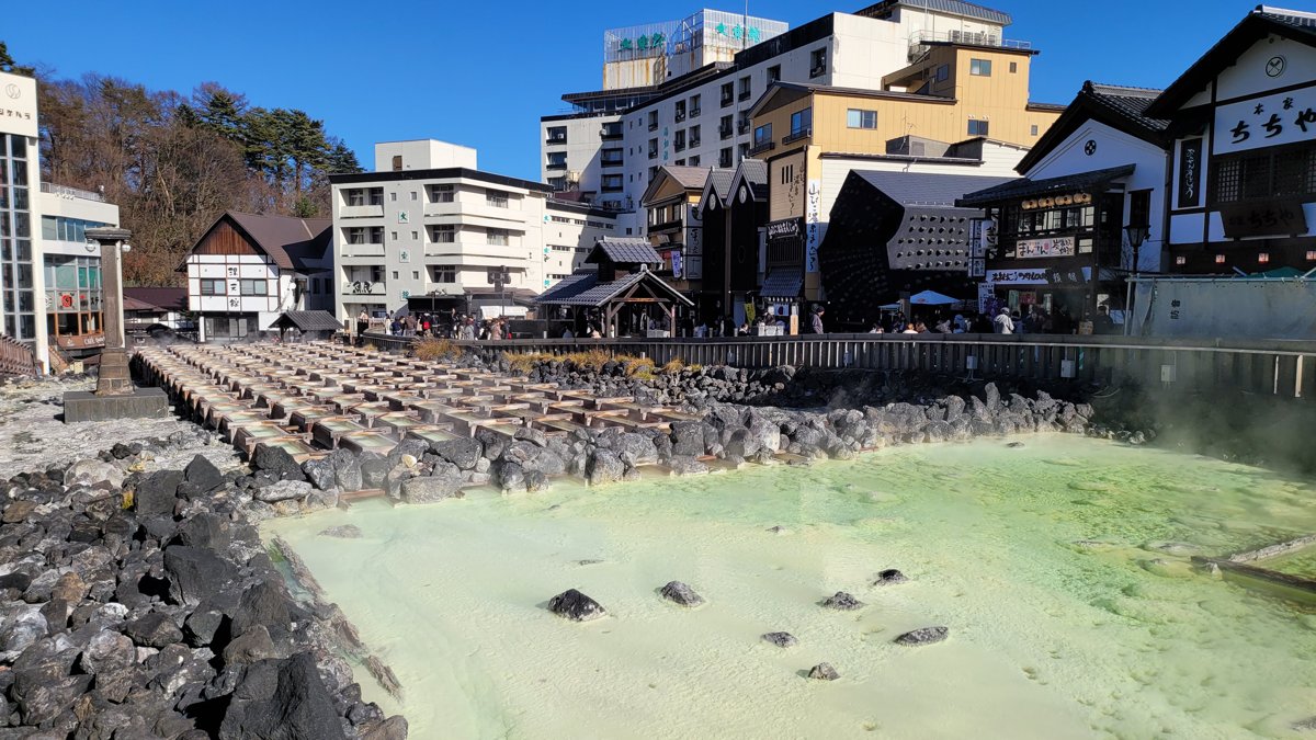 草津温泉・湯畑と周辺の建物
