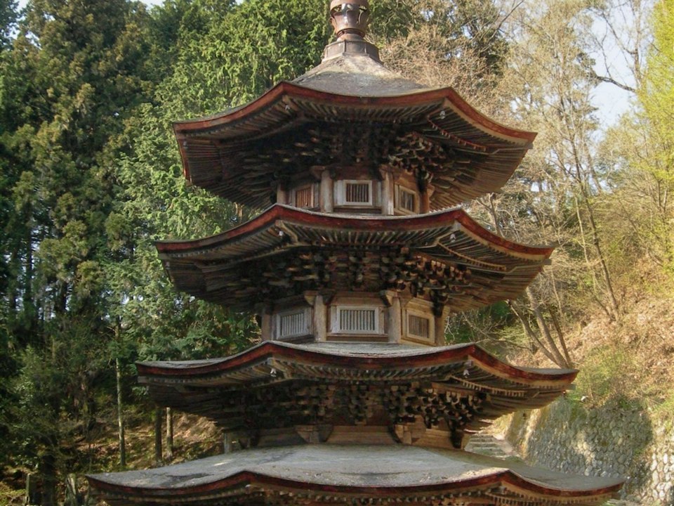 安楽寺八角三重塔